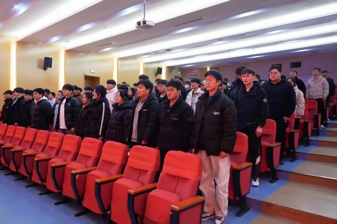 大厅里的人们AI 生成的内容可能不正确。