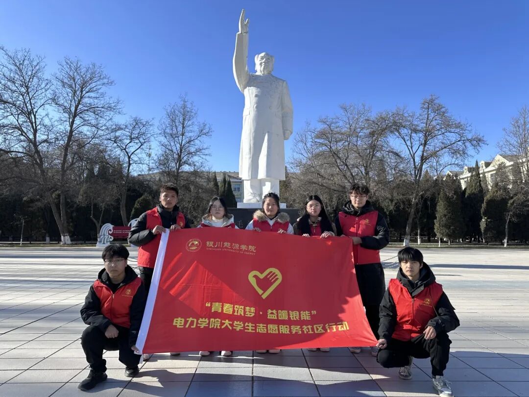 图片包含 户外, 人, 路, 男人AI 生成的内容可能不正确。