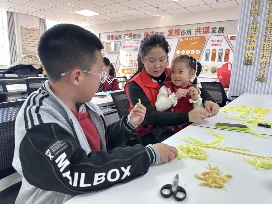 图片包含 游戏机, 小孩, 男孩, 年轻AI 生成的内容可能不正确。