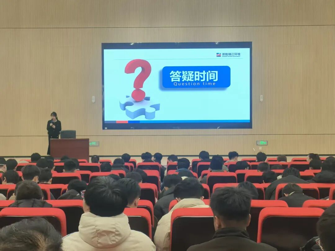 会议室里的人们AI 生成的内容可能不正确。