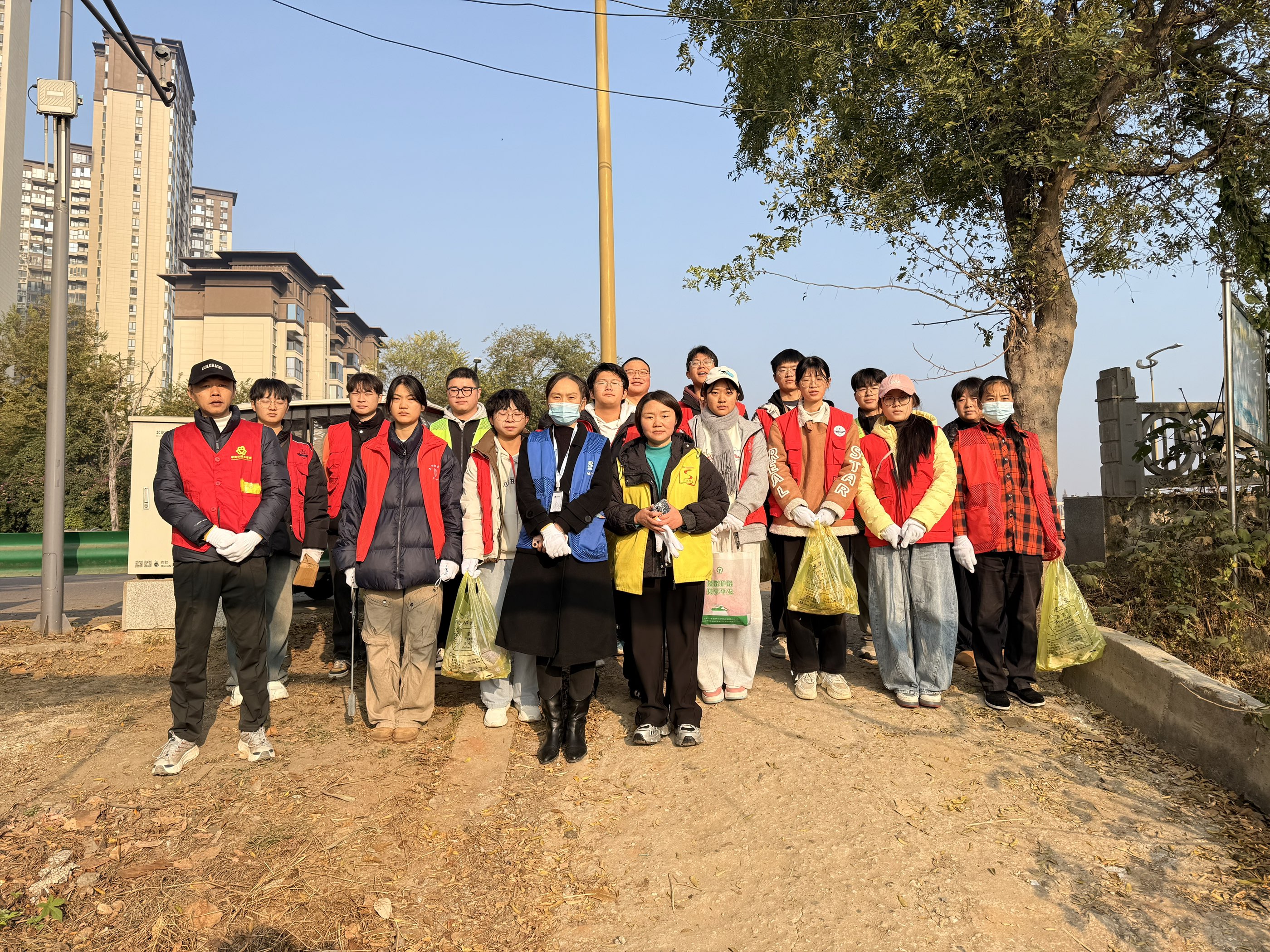 "社区卫生讲, 安全知识传"主题志愿